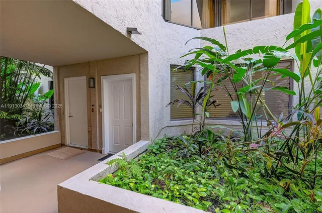 $1,210,000 | 181 Crandon Boulevard, Unit 106, Key Biscayne, FL 33149