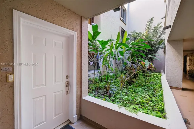 $1,210,000 | 181 Crandon Boulevard, Unit 106, Key Biscayne, FL 33149