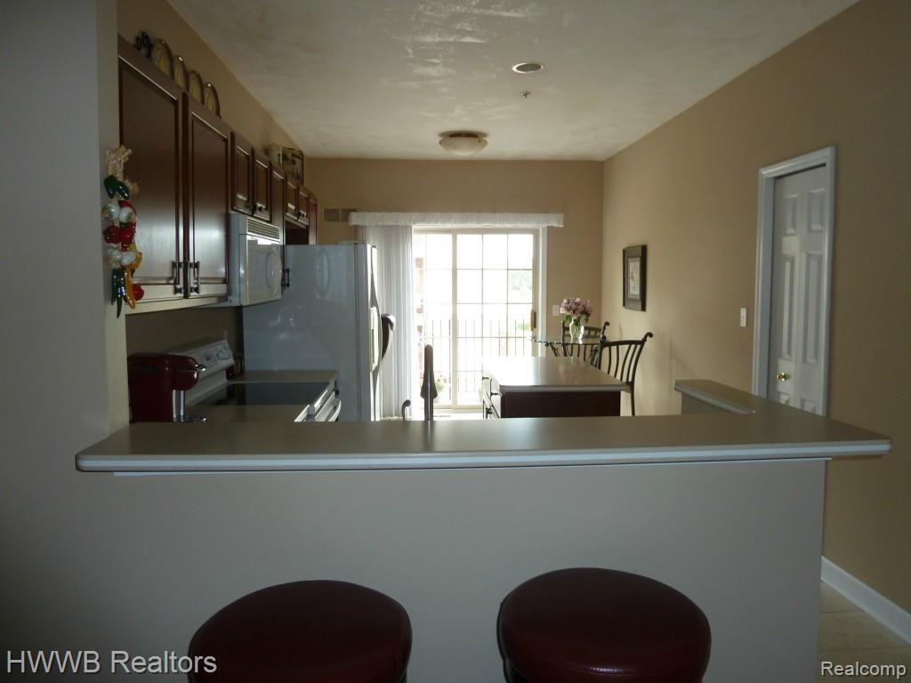1381 Raliegh Place Troy, MI 48084 - Photo 6 of 17