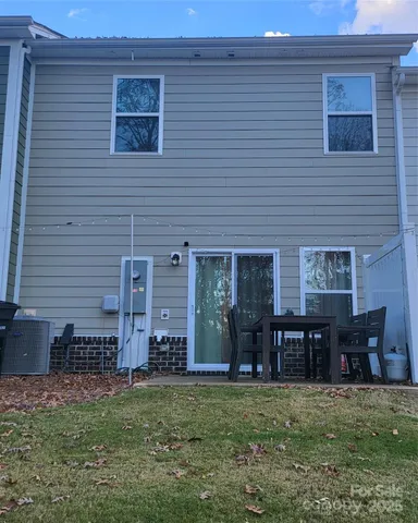 a view front of house with yard