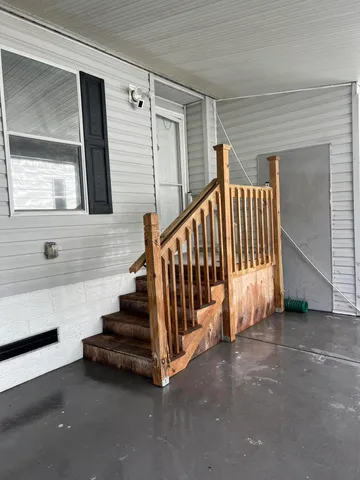 a view of entryway and hall