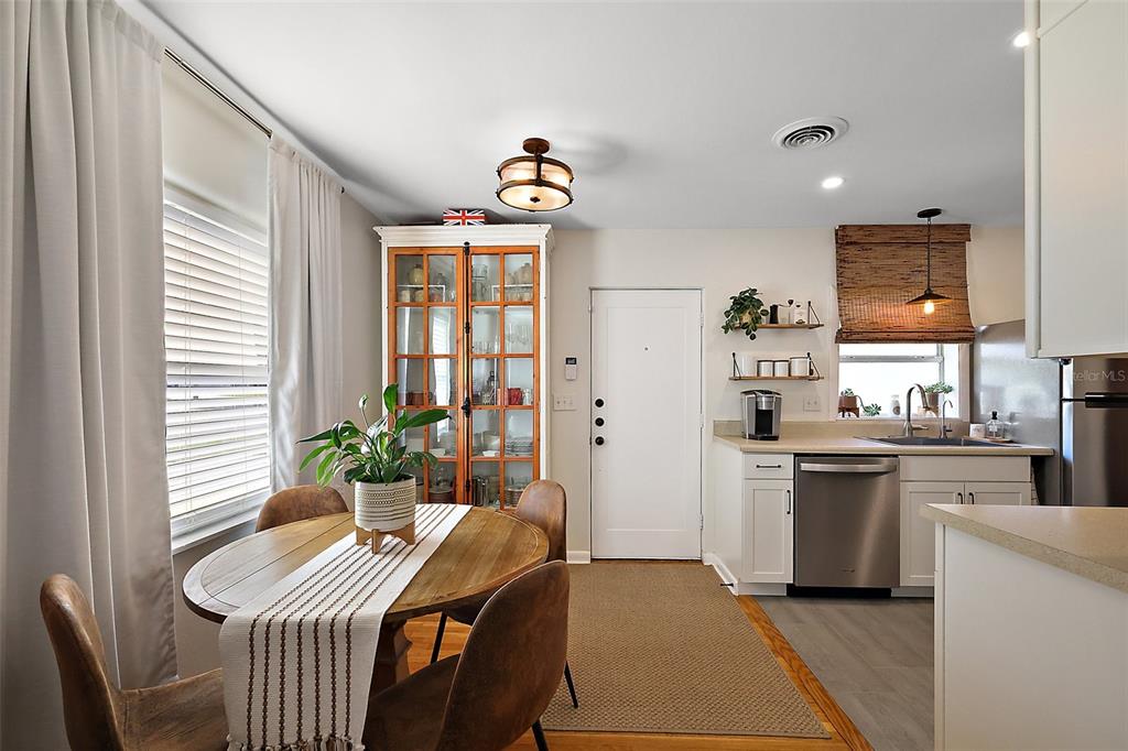 30 East Key Avenue Eustis, FL 32726 - Photo 13 of 32 a kitchen with a table and chairs in it