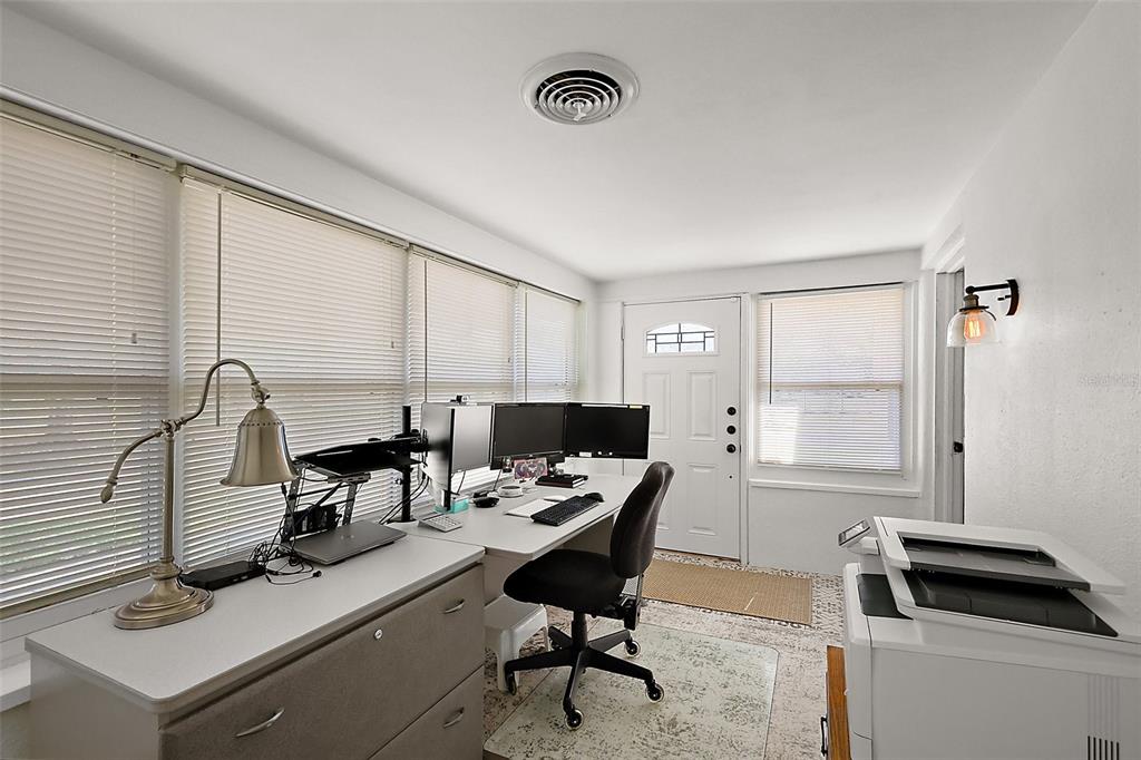 30 East Key Avenue Eustis, FL 32726 - Photo 4 of 32 a work room with furniture and windows