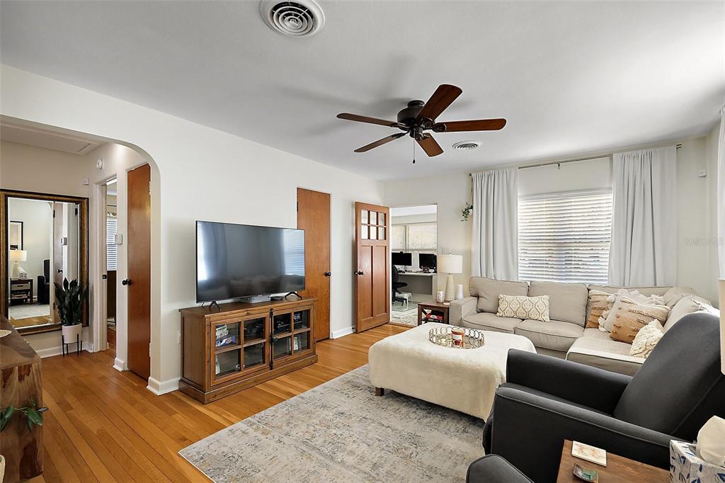 30 East Key Avenue Eustis, FL 32726 - Photo 7 of 32 a living room with furniture and a flat screen tv