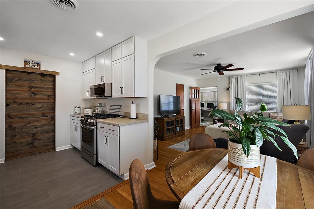 30 East Key Avenue Eustis, FL 32726 - Photo 10 of 32 a living room with furniture a chandelier and a flat screen tv