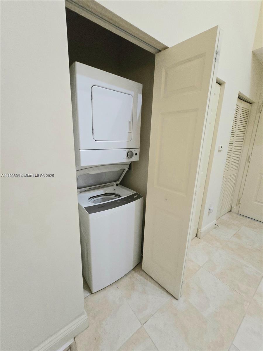 510 Northwest 84th Avenue, Unit 121 Plantation, FL 33324 - Photo 16 of 39 a utility room with dryer and washer