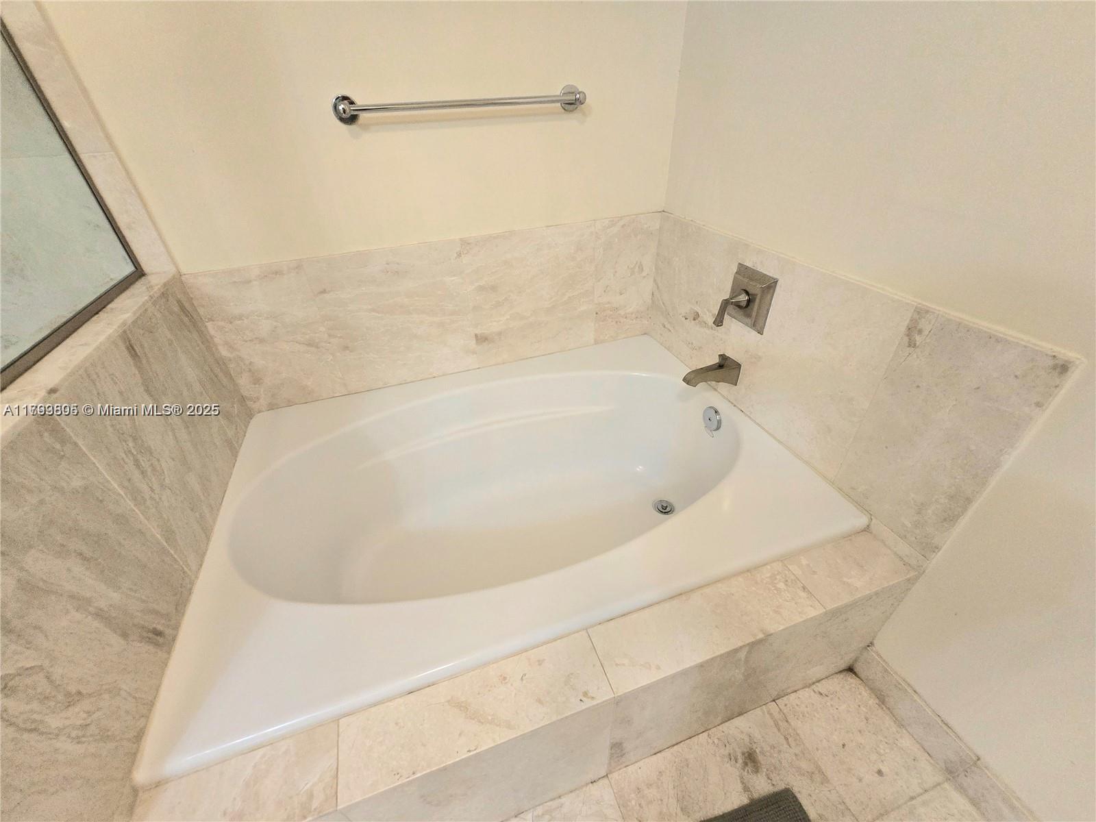 510 Northwest 84th Avenue, Unit 121 Plantation, FL 33324 - Photo 22 of 39 a bathroom with a bathtub