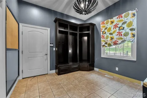 $1,025,000 | 425 Windwood Lake Drive, Cape Girardeau, MO 63701