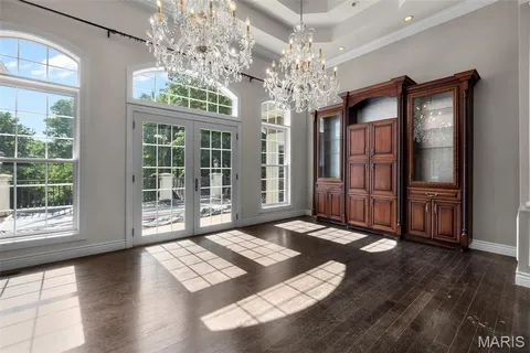 $1,025,000 | 425 Windwood Lake Drive, Cape Girardeau, MO 63701