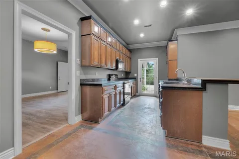 $1,025,000 | 425 Windwood Lake Drive, Cape Girardeau, MO 63701