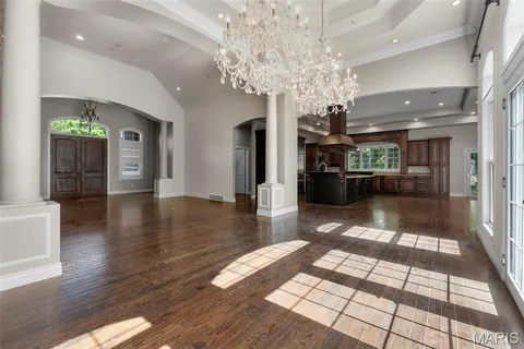 $1,025,000 | 425 Windwood Lake Drive, Cape Girardeau, MO 63701