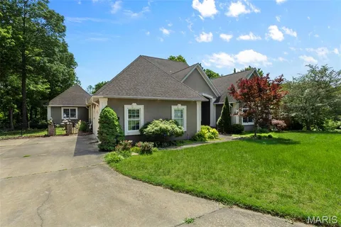 $1,025,000 | 425 Windwood Lake Drive, Cape Girardeau, MO 63701