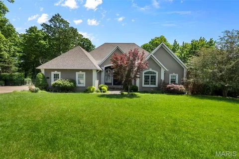$1,025,000 | 425 Windwood Lake Drive, Cape Girardeau, MO 63701