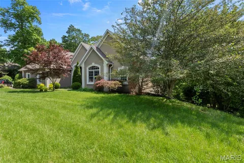 $1,025,000 | 425 Windwood Lake Drive, Cape Girardeau, MO 63701