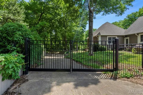 $1,025,000 | 425 Windwood Lake Drive, Cape Girardeau, MO 63701