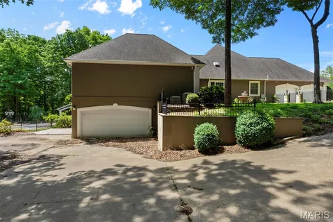 $1,025,000 | 425 Windwood Lake Drive, Cape Girardeau, MO 63701