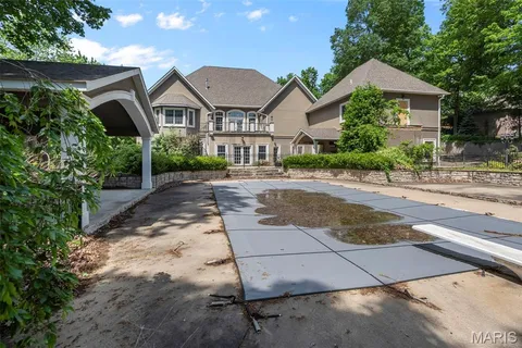 $1,025,000 | 425 Windwood Lake Drive, Cape Girardeau, MO 63701