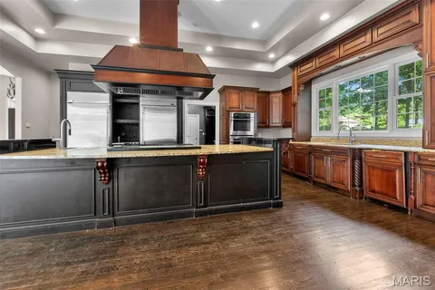 $1,025,000 | 425 Windwood Lake Drive, Cape Girardeau, MO 63701