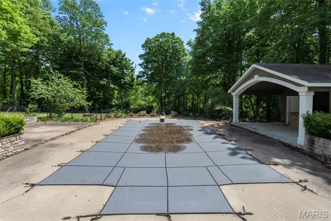 $1,025,000 | 425 Windwood Lake Drive, Cape Girardeau, MO 63701