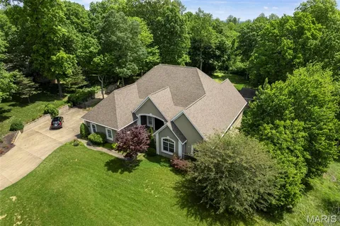 $1,025,000 | 425 Windwood Lake Drive, Cape Girardeau, MO 63701