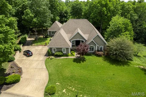 $1,025,000 | 425 Windwood Lake Drive, Cape Girardeau, MO 63701
