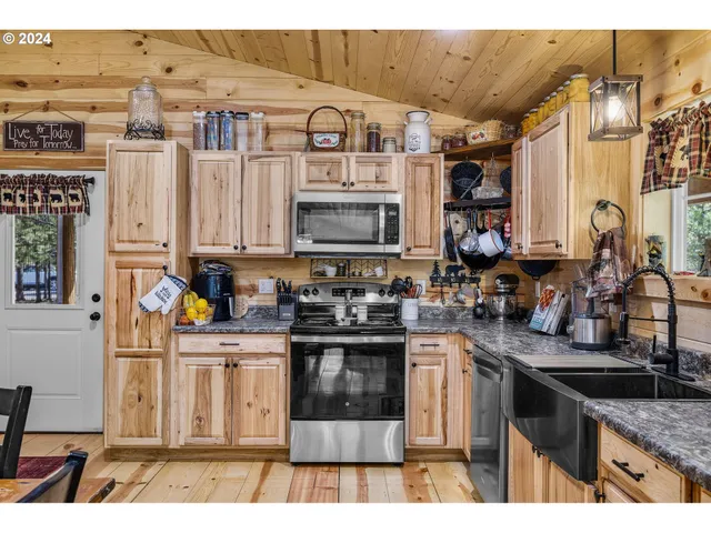 $469,999 | 11963 Beechwood Drive, La Pine, OR 97739