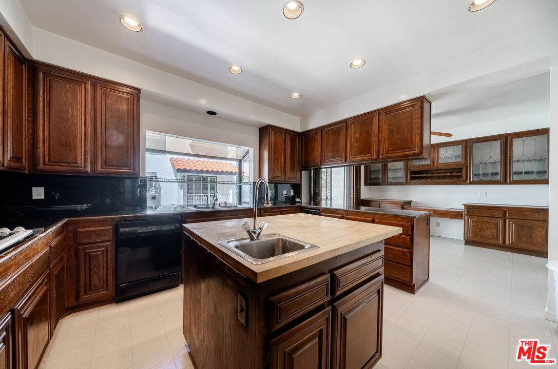 2311 Roscomare Road, Unit 10 Los Angeles, CA 90077 - Photo 6 of 14 Gallery Image 6
