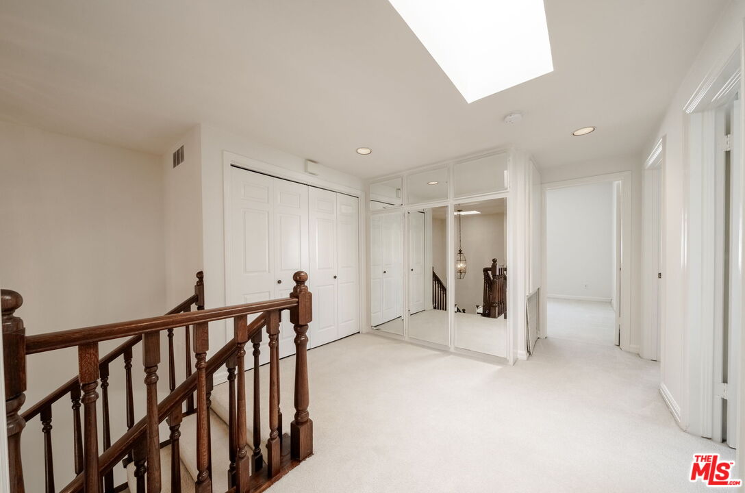 2311 Roscomare Road, Unit 10 Los Angeles, CA 90077 - Photo 7 of 14 Gallery Image 7