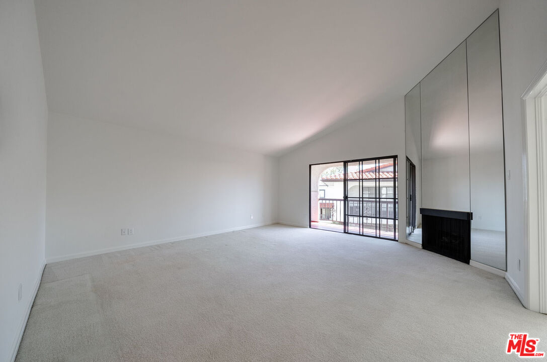 2311 Roscomare Road, Unit 10 Los Angeles, CA 90077 - Photo 10 of 14 Gallery Image 10