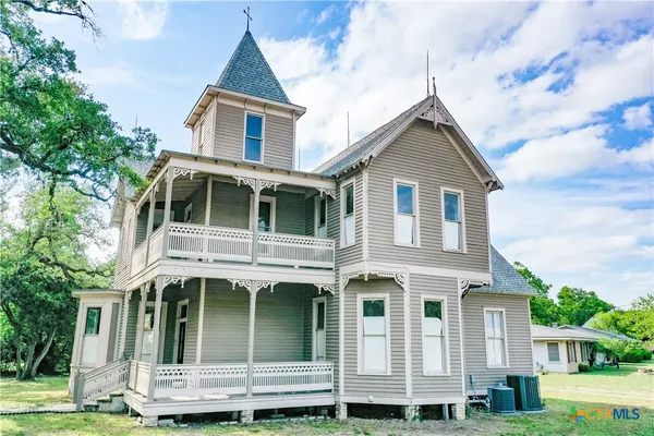 a view of outdoor space yard and front view of a house