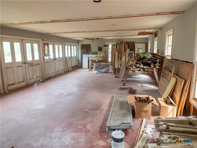 $424,999 | 204 West Reuss Boulevard, Cuero, TX 77954