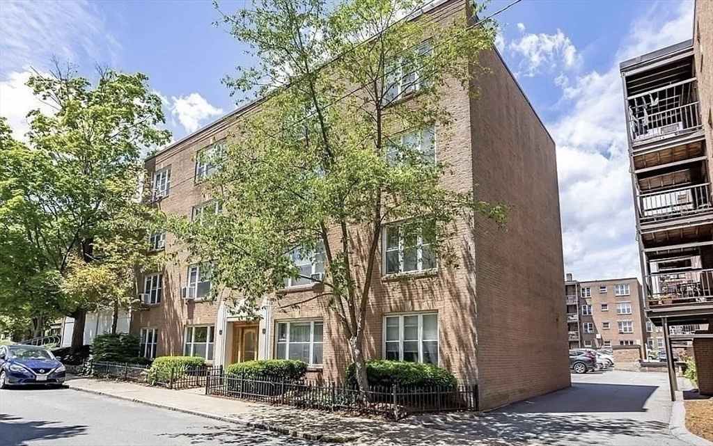 60 Sutherland Road, Unit 1 Boston, MA 02135 - Photo 10 of 18 Gallery Image 10