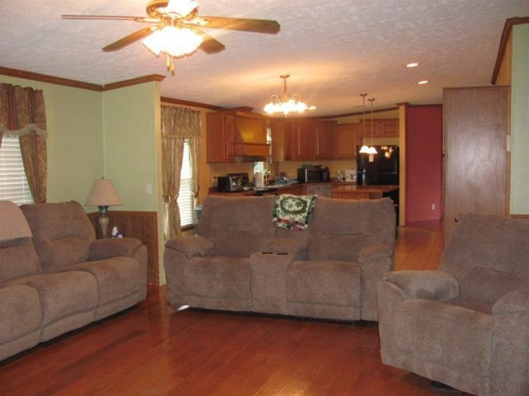 737 Azbill Road McKee, KY 40447 - Photo 10 of 29 Family room