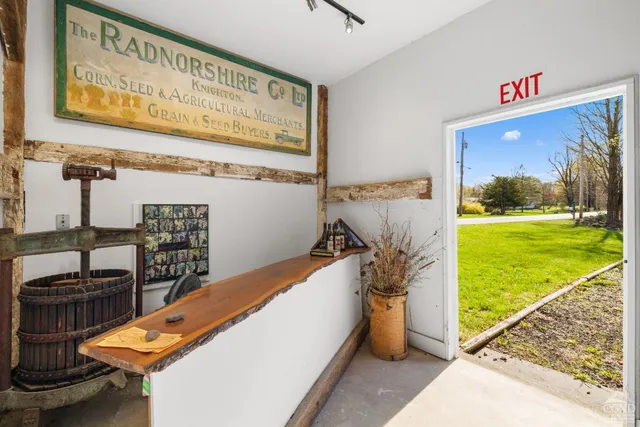 a view of entryway with a front door