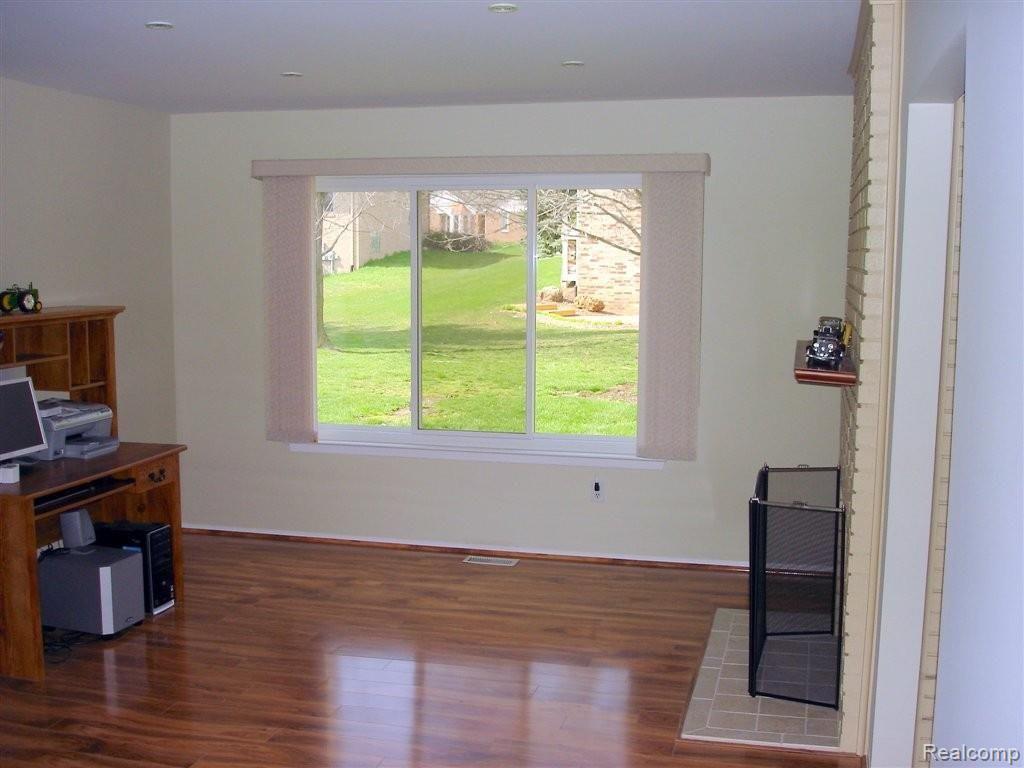 224 Union Drive Rochester, MI 48307 - Photo 13 of 23 DSC08413.JPG