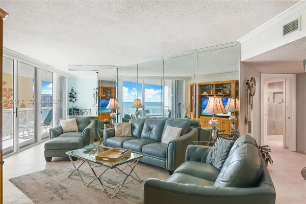 $5,900 | 16425 Collins Avenue, Unit 1212, Sunny Isles Beach, FL 33160