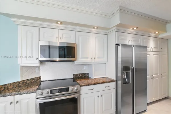 $5,900 | 16425 Collins Avenue, Unit 1212, Sunny Isles Beach, FL 33160
