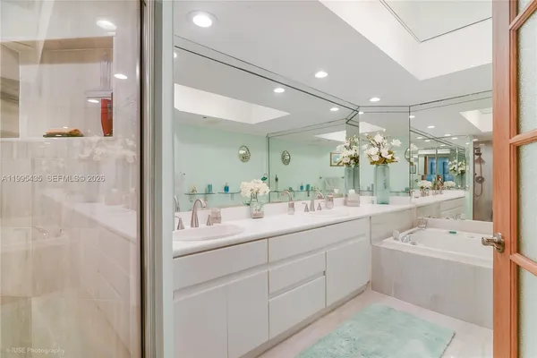 $5,900 | 16425 Collins Avenue, Unit 1212, Sunny Isles Beach, FL 33160