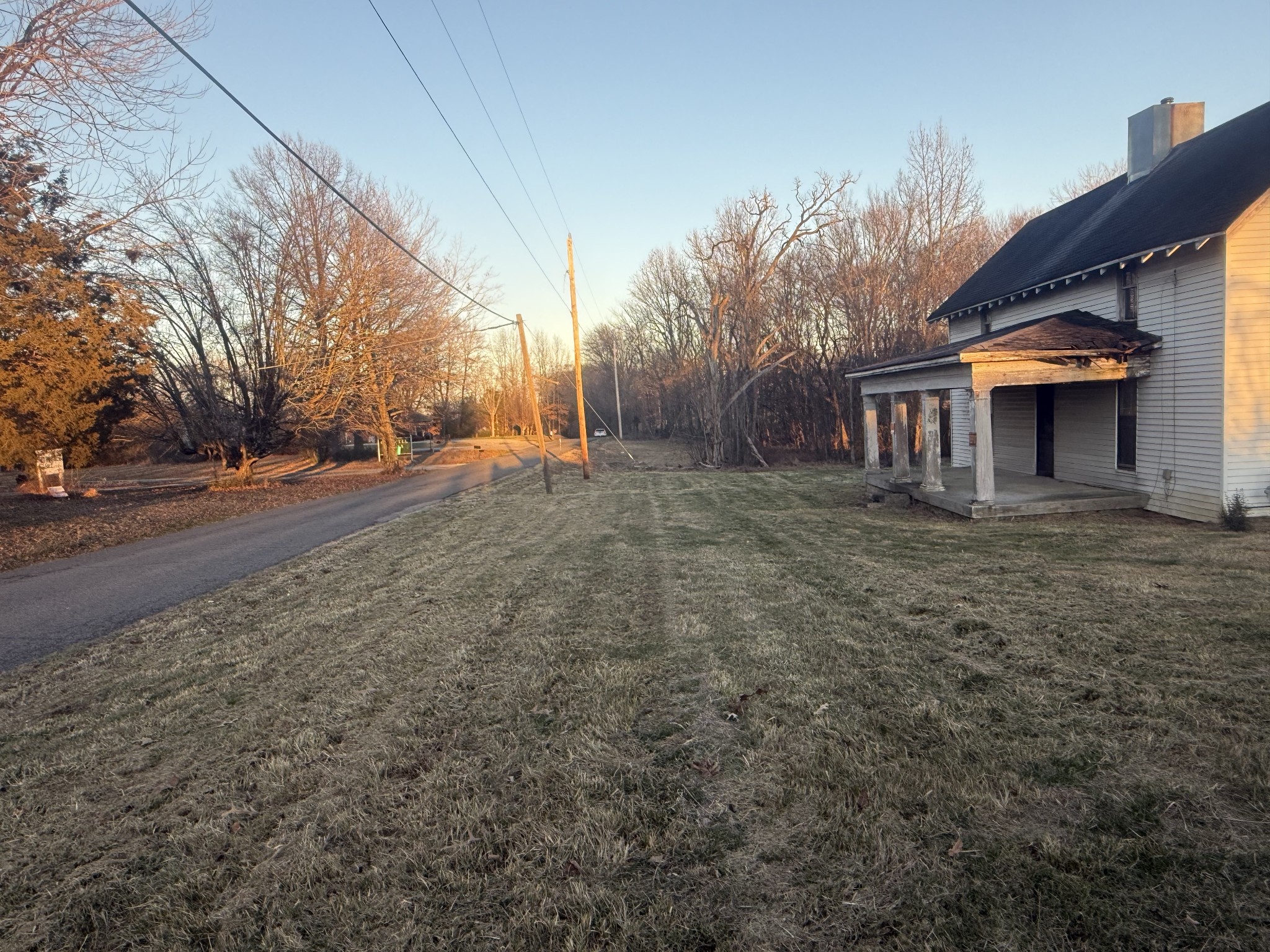 2627 Woods Road Springfield, TN 37172 - Photo 5 of 9 a front view of a house with a yard