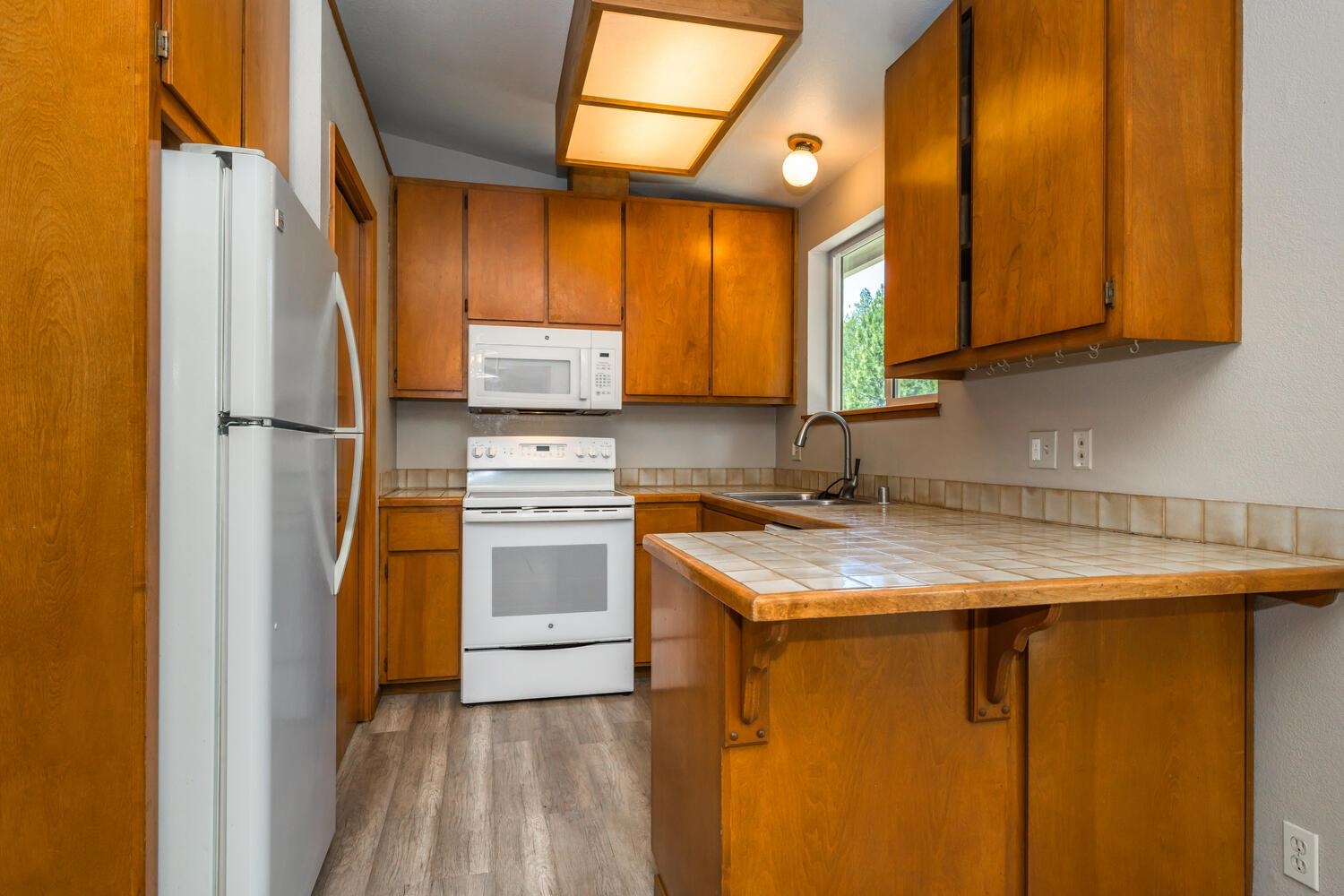 10332 Sugar Pine Road Truckee, CA 96161 - Photo 11 of 25 a kitchen with stainless steel appliances granite countertop a sink stove and refrigerator