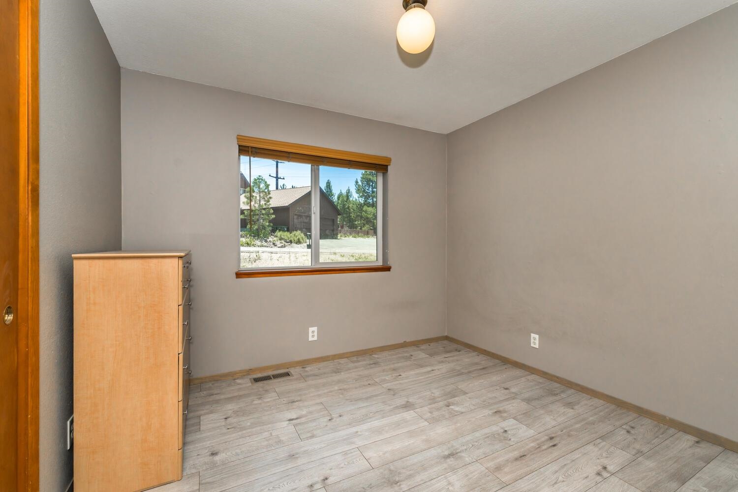 10332 Sugar Pine Road Truckee, CA 96161 - Photo 19 of 25 an empty room with window