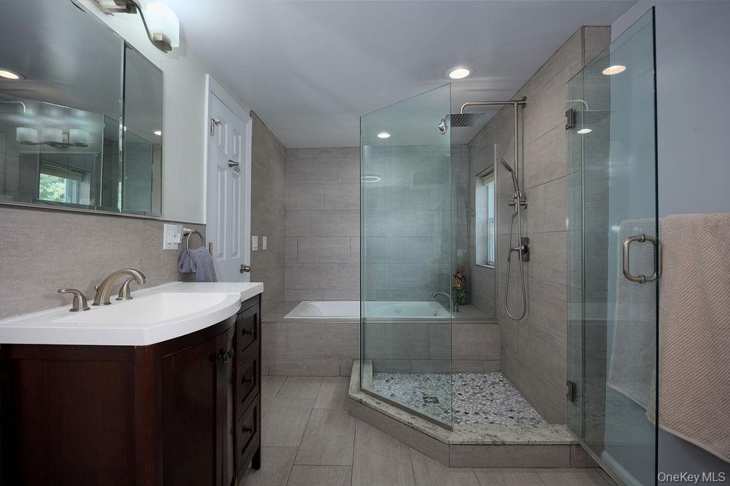 90 Walnut Road Lake Peekskill, NY 10537 - Photo 23 of 48 2nd Floor Bathroom