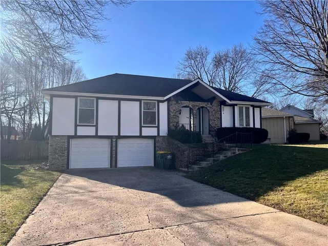 $365,000 | 12325 West 100th Street, Lenexa, KS 66215