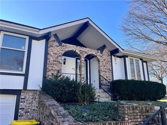 $365,000 | 12325 West 100th Street, Lenexa, KS 66215