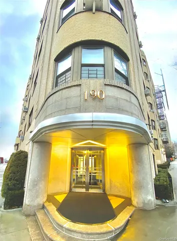 $289,000 | 190 East Mosholu Parkway South, Unit 1J | Bedford Park