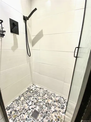 $289,000 | 190 East Mosholu Parkway South, Unit 1J | Bedford Park