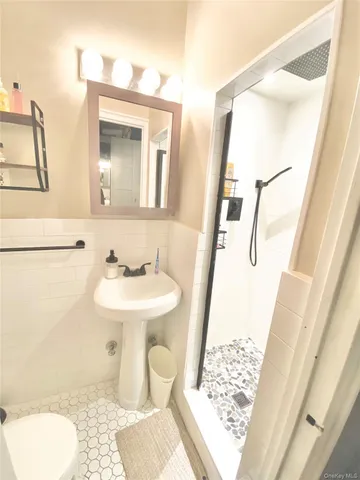 $289,000 | 190 East Mosholu Parkway South, Unit 1J | Bedford Park