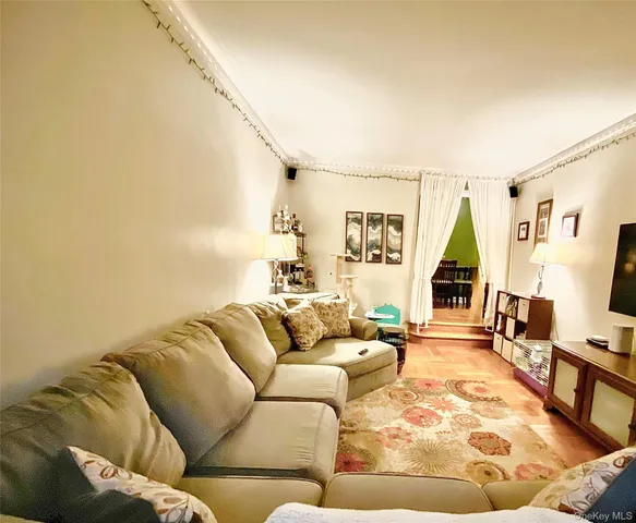 $289,000 | 190 East Mosholu Parkway South, Unit 1J | Bedford Park