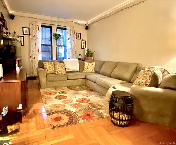 $289,000 | 190 East Mosholu Parkway South, Unit 1J | Bedford Park