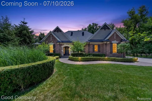 $1,125,000 | 1946 Acorn Glen, Rochester Hills, MI 48306